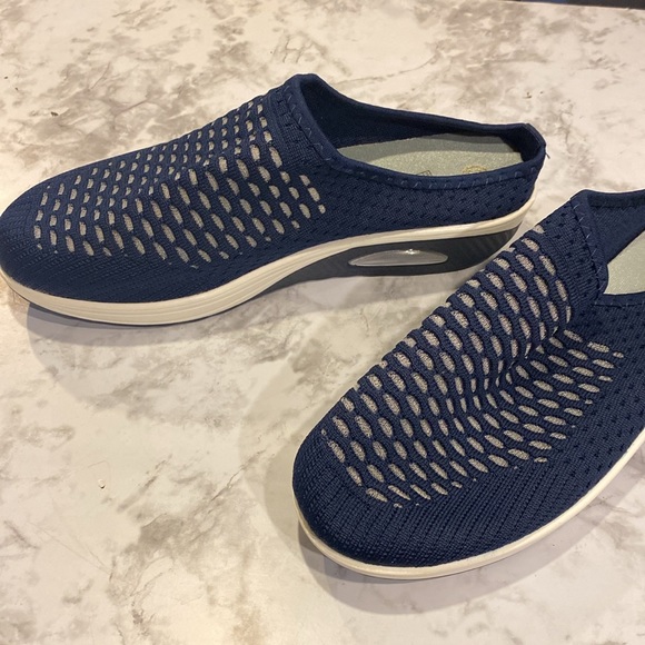 Slip on Shoes - Picture 2 of 9